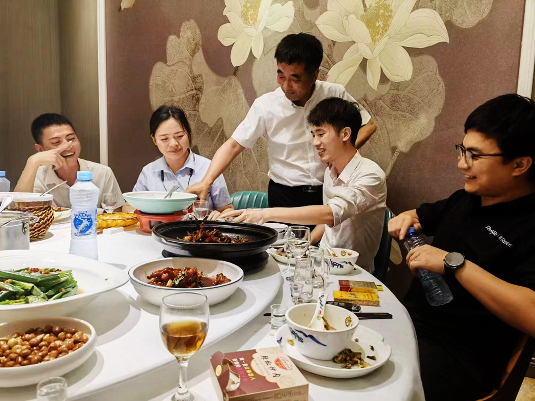 白酒夜飲，前程似錦